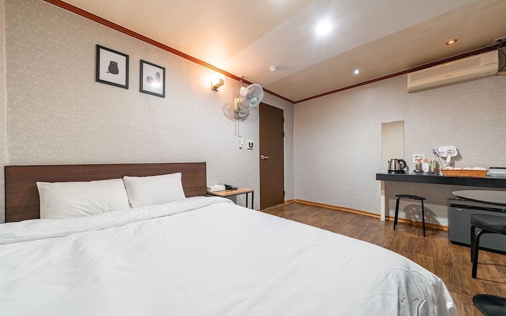 undefined Itaewon Seongji 9