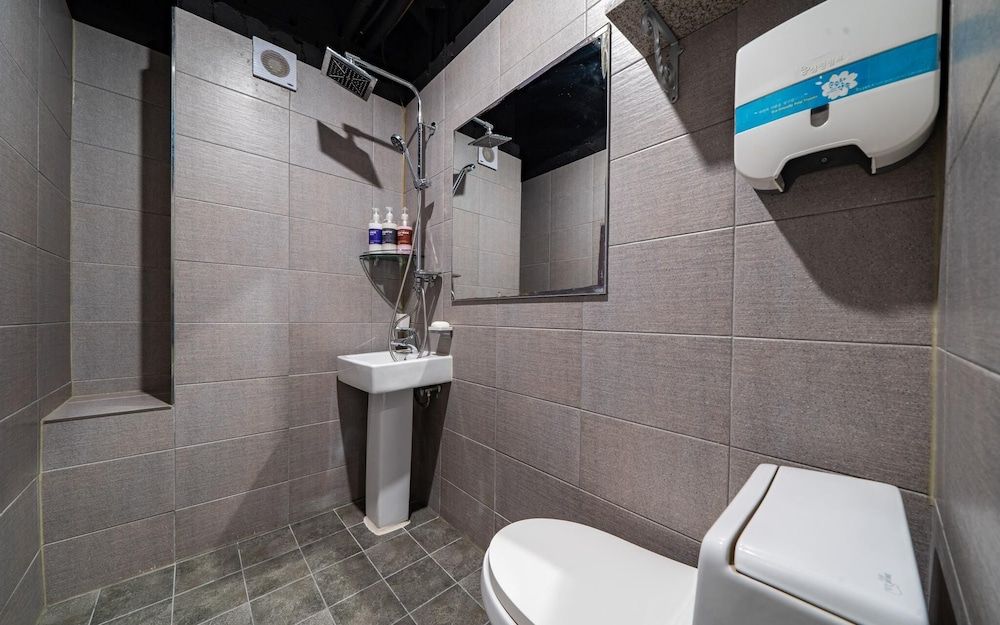 Dampsimni Khan Stay Gallery Room (No hard gaming couple 2PC room (3F ga) 7