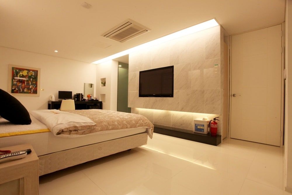 Seocho Amusement Hotel Nambu Terminal Room (Deluxe (Free use of Netflix Disney+ T) 3