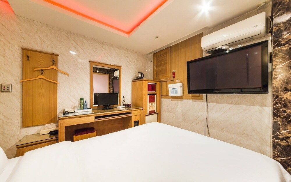 Chungmuro CF Room (Standard) 9