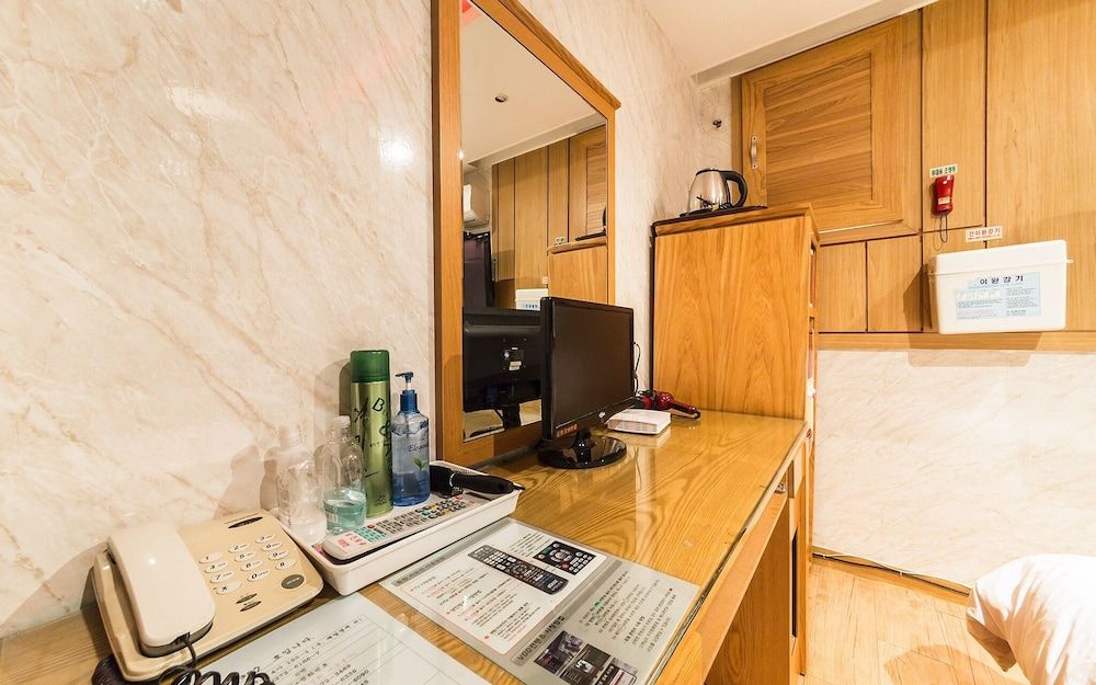 Chungmuro CF Room (Standard) 10