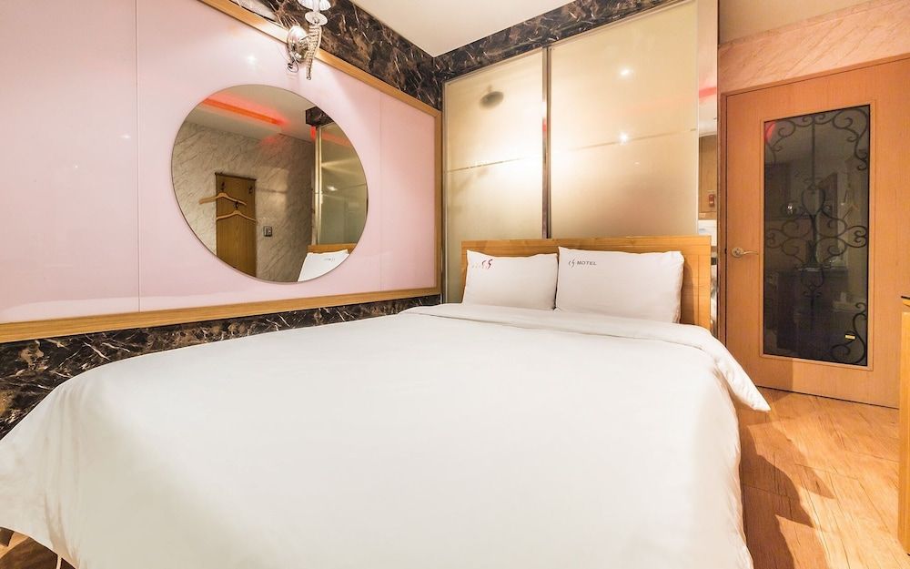 Chungmuro CF Room (Standard) 7