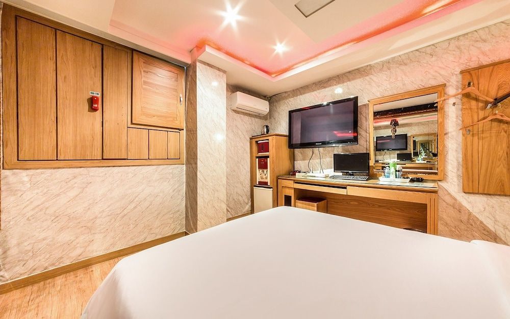 undefined Chungmuro CF 8