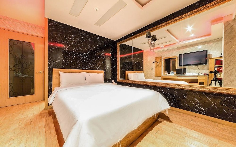 undefined Chungmuro CF 6