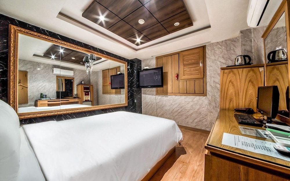 undefined Chungmuro CF 10