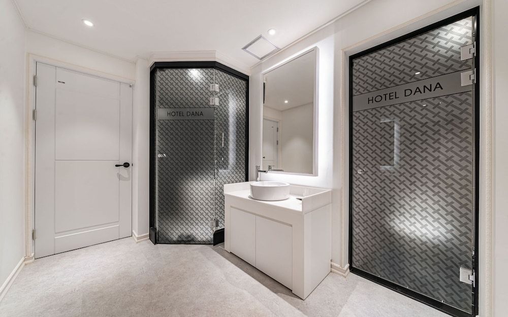 Jongno Dana Hotel Room (Deluxe) 4