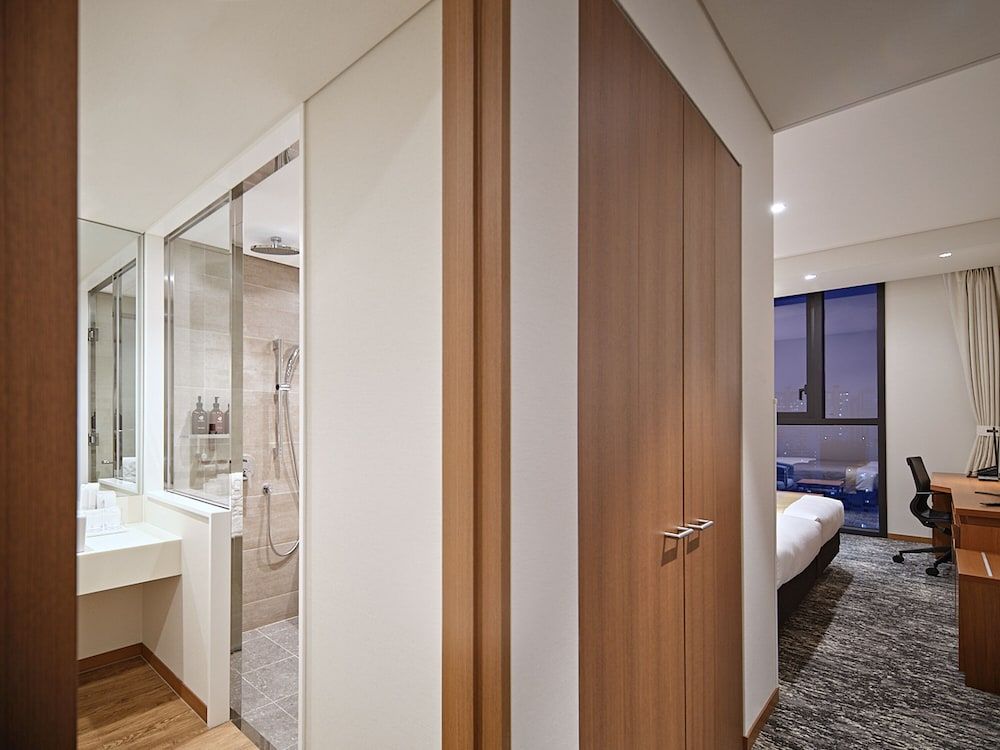 Roynet Hotel Seoul Mapo Standard Twin Room 4