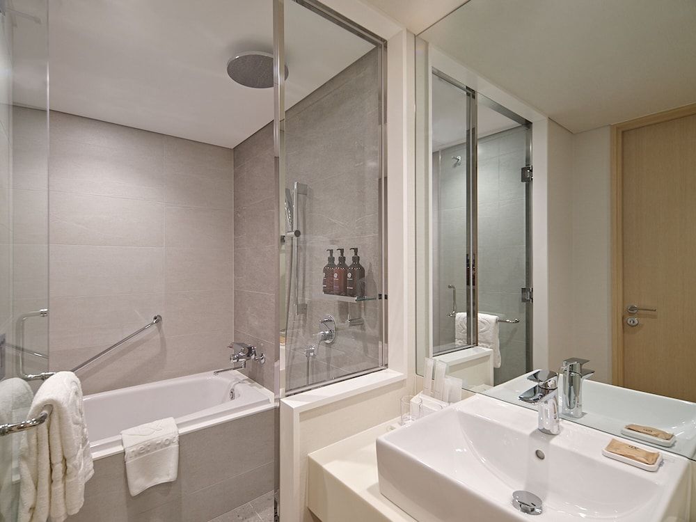 Roynet Hotel Seoul Mapo Standard Double Room 2