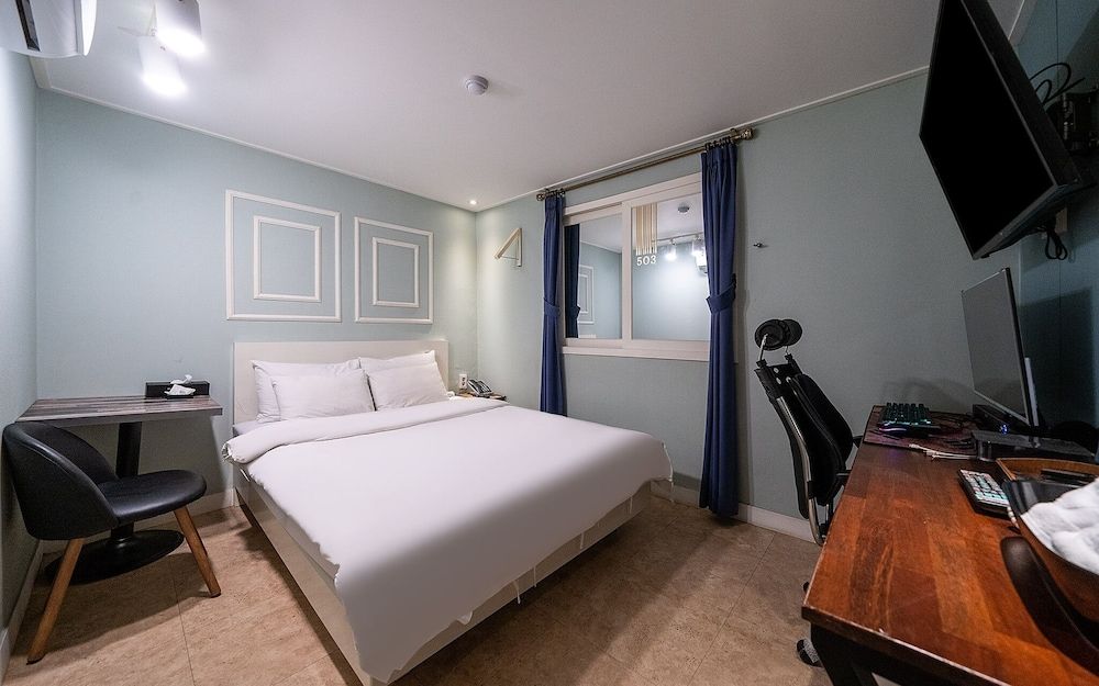 Cheonho Seven Room (1 PC Room A (High Performing PC Set))