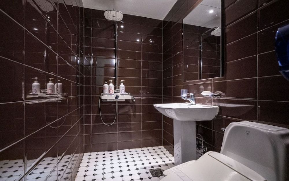 Cheonho Seven Room (1PC Room A - Late Check-out (High Per)