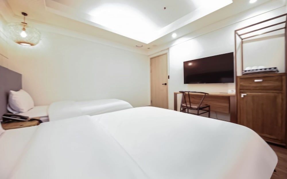 Sadang M Room (Express check-in for walk-in only - p) 5