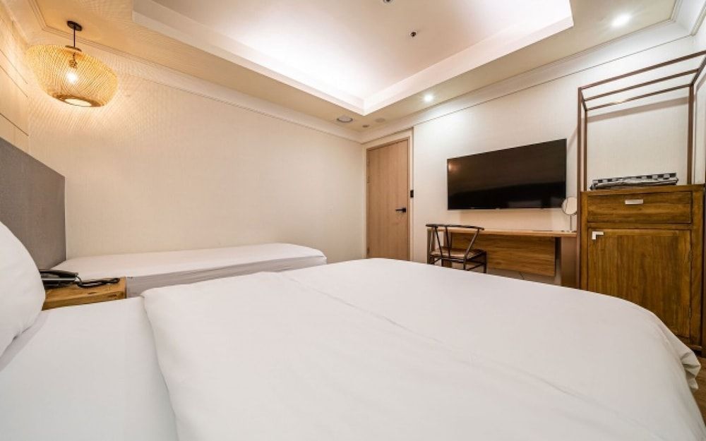 Sadang M Room (Express check-in for walk-in only - p)