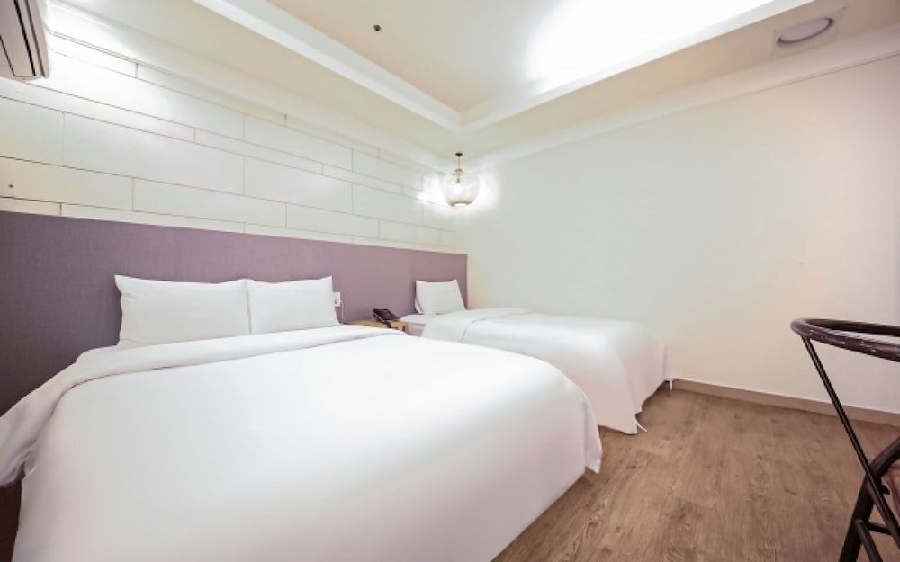 Sadang M Room (Express check-in for walk-in only - p) 4