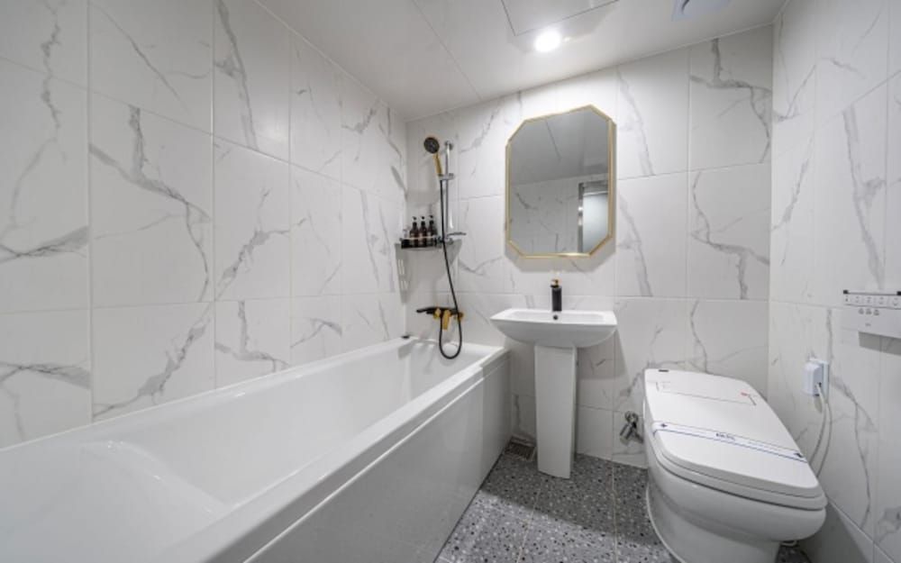 undefined Guui Box Hotel 10