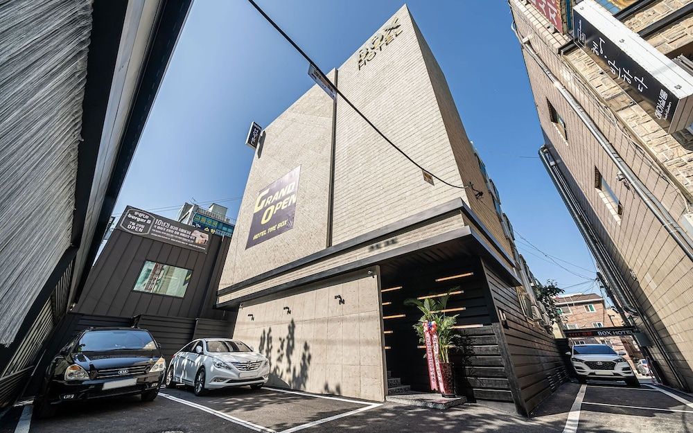 undefined Guui Box Hotel 5