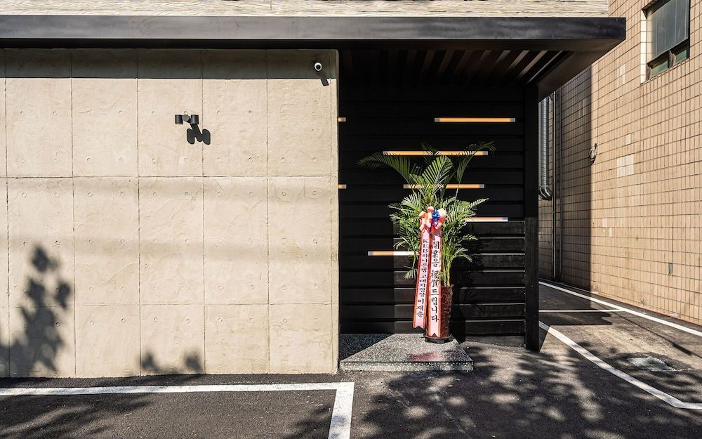 undefined Guui Box Hotel 4