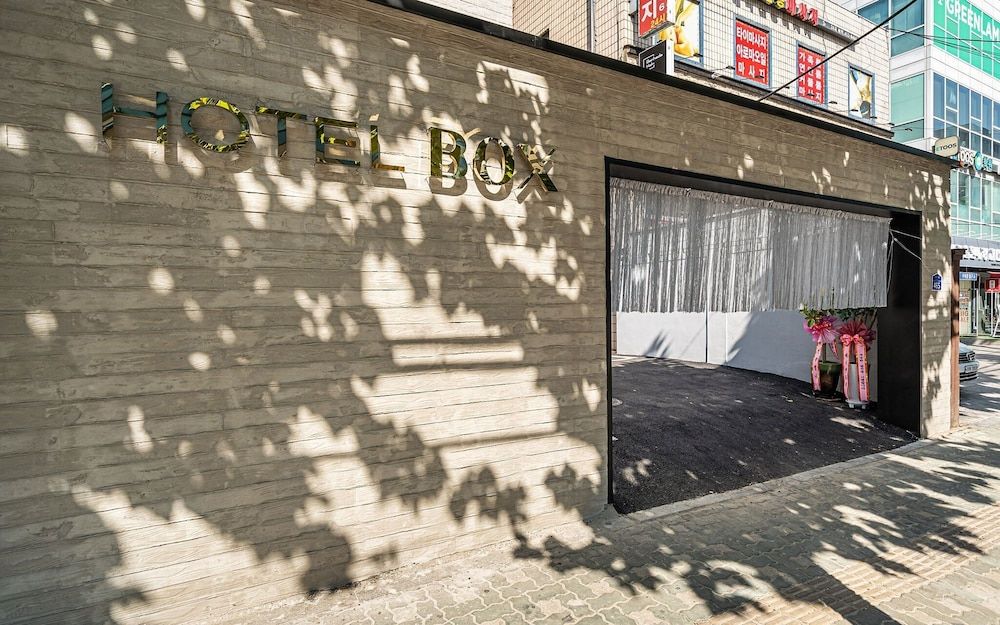 undefined Guui Box Hotel