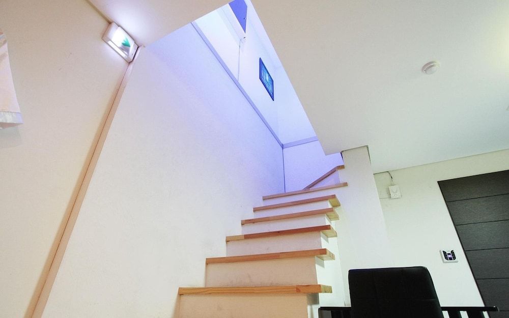 undefined Mia Gallery 10