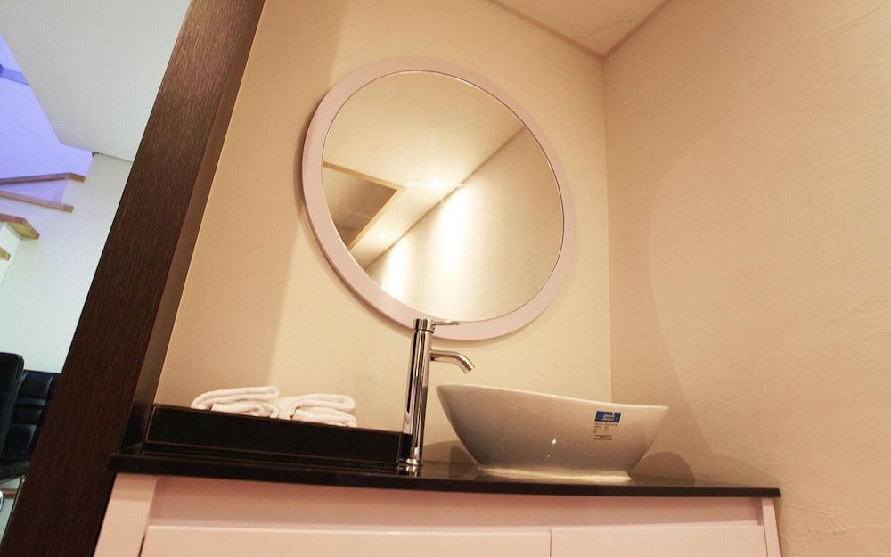 undefined Mia Gallery 9