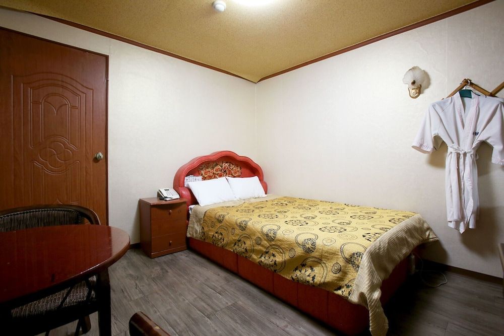 undefined Sangbong Palace 6