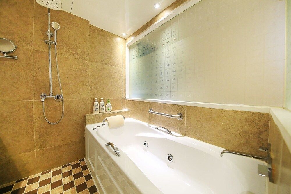 Suyu M Room (2 PCs (Netflix/Wave/Disney/TVing/Bide) 44