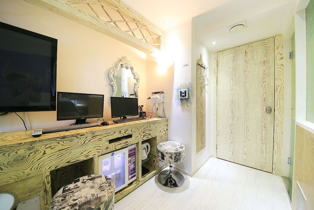 Suyu M Room (2 PCs (Netflix/Wave/Disney/TVing/Bide) 15