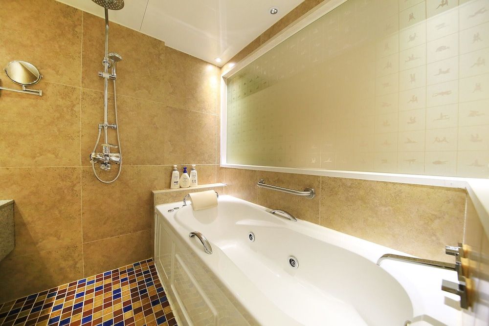 Suyu M Room (2 PCs (Netflix/Wave/Disney/TVing/Bide) 37