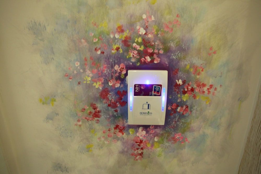 Suyu M Room (2 PCs (Netflix/Wave/Disney/TVing/Bide) 27