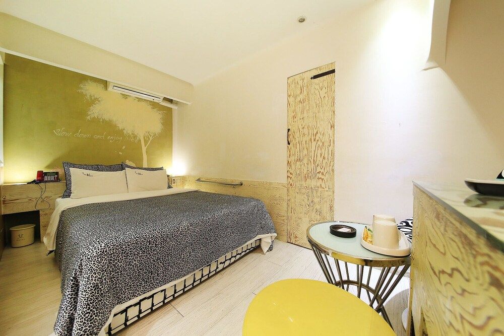 Suyu M Room (2 PCs (Netflix/Wave/Disney/TVing/Bide) 31