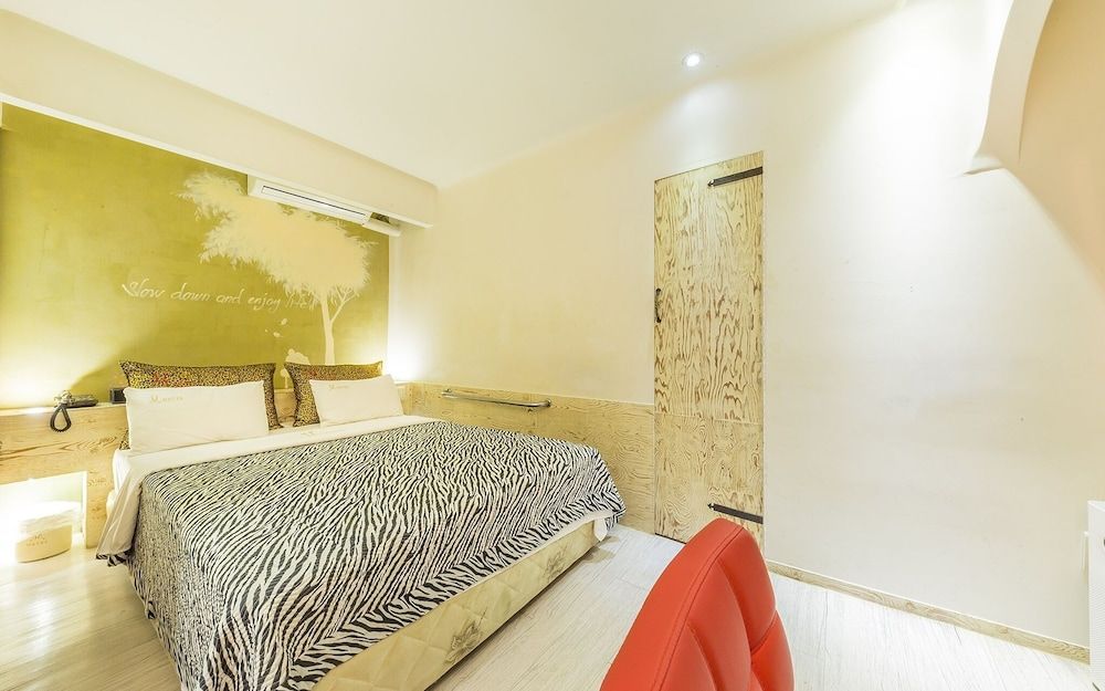 Suyu M Room (2 PCs (Netflix/Wave/Disney/TVing/Bide) 3