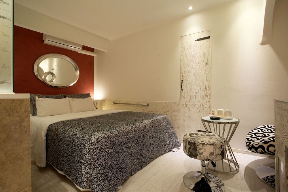 Suyu M Room (2 PCs (Netflix/Wave/Disney/TVing/Bide) 24