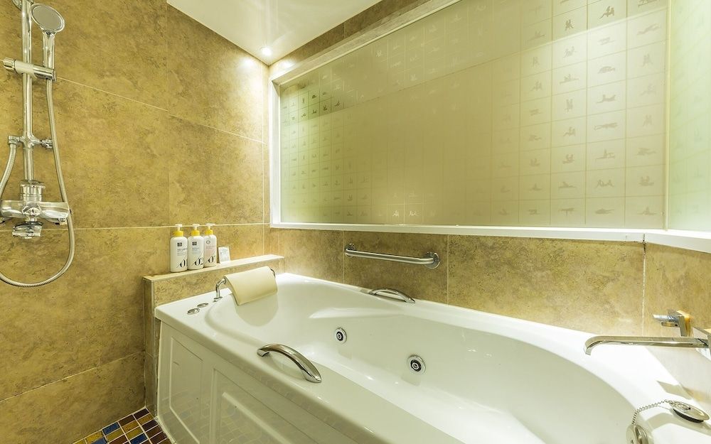 Suyu M Room (2 PCs (Netflix/Wave/Disney/TVing/Bide) 34