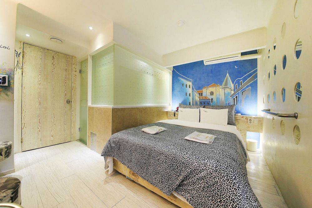 Suyu M Room (2 PCs (Netflix/Wave/Disney/TVing/Bide) 8