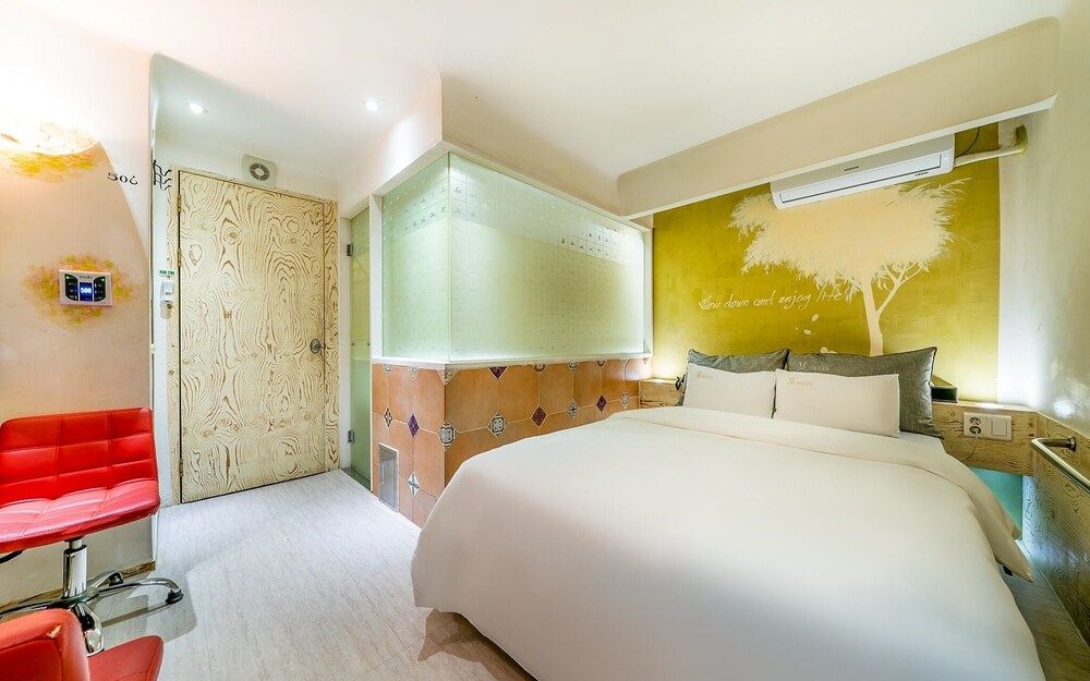 Suyu M Room (2 PCs (Netflix/Wave/Disney/TVing/Bide) 28