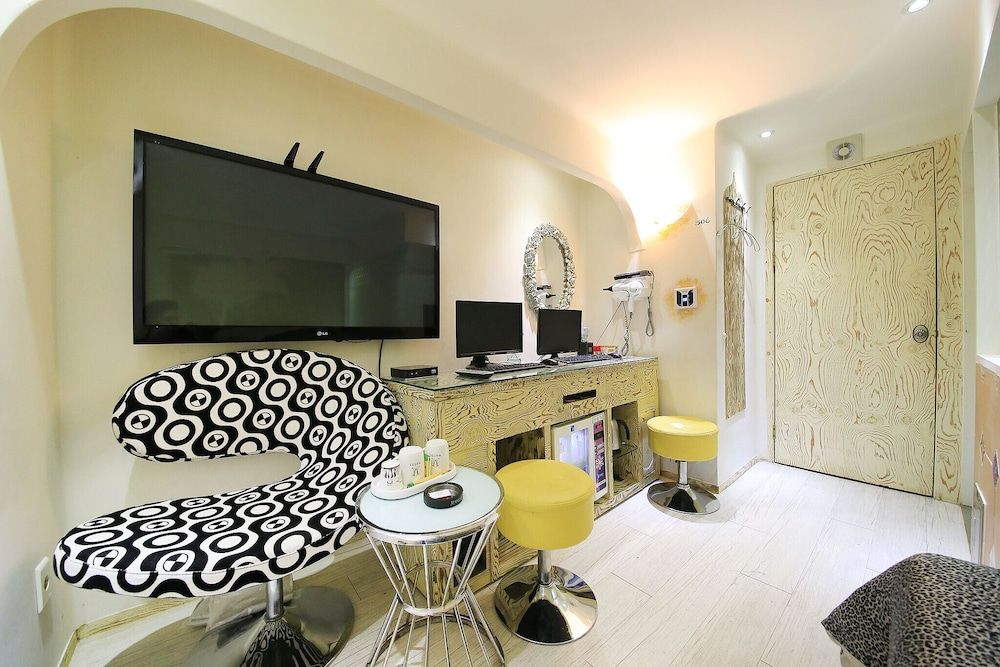 Suyu M Room (2 PCs (Netflix/Wave/Disney/TVing/Bide) 19