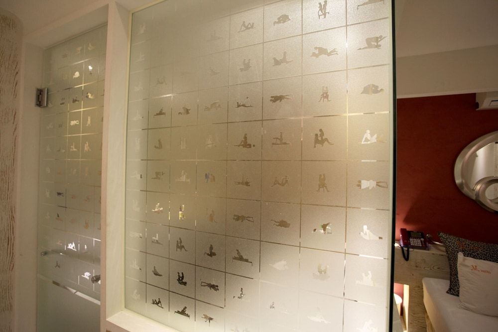 Suyu M Room (2 PCs (Netflix/Wave/Disney/TVing/Bide) 39