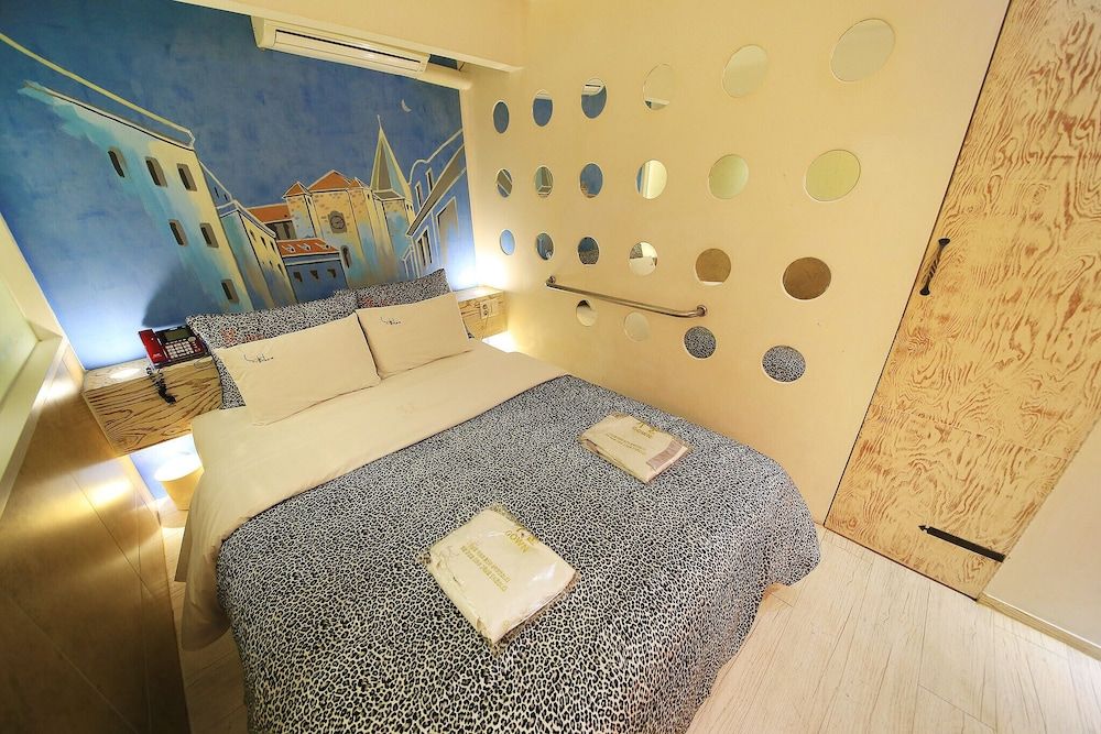 Suyu M Room (2 PCs (Netflix/Wave/Disney/TVing/Bide) 12