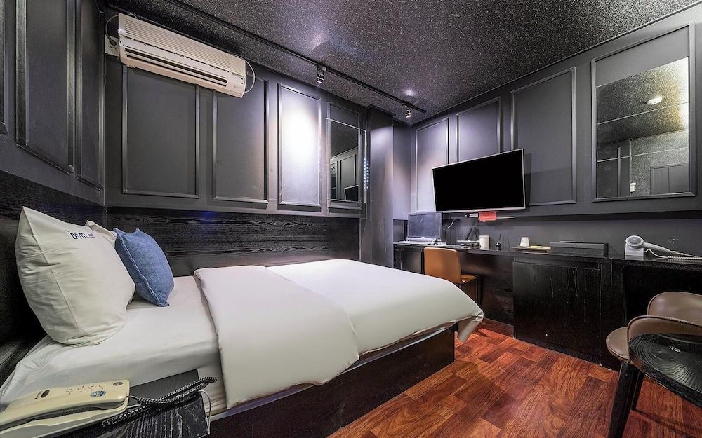 Boramae Bom Branch no 2 Room (Early Bird (available on Netflix Tivi)