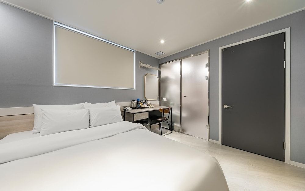 undefined Jongno M and Lucky Hotel 10