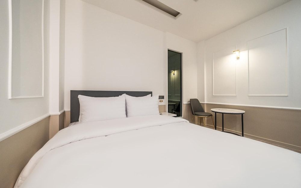 undefined Gangnam Spring Hotel 5