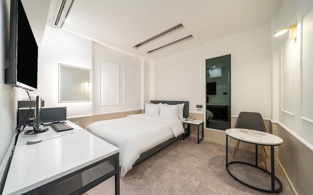 undefined Gangnam Spring Hotel 4