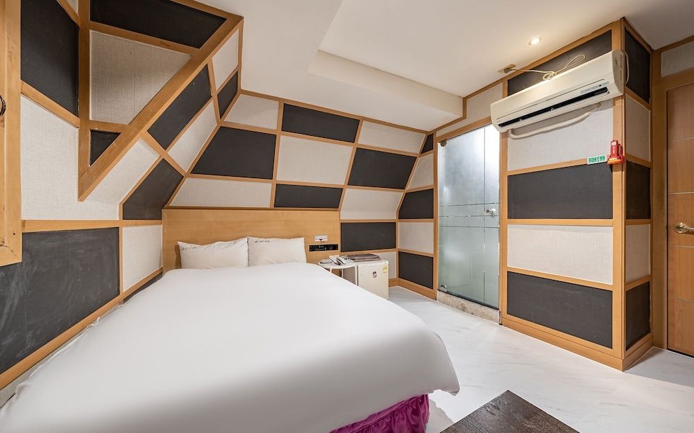 Gildong S Line Room (Deluxe room) 10