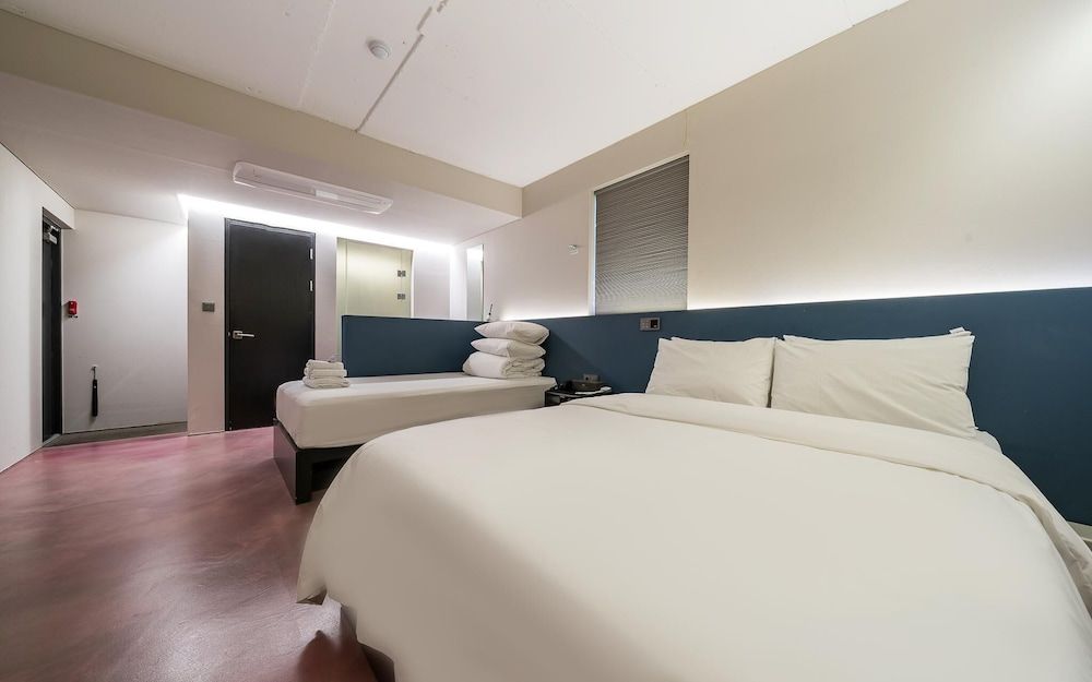 Cheonho Hotel H Room (Standard Twin (walking only Netflix a)