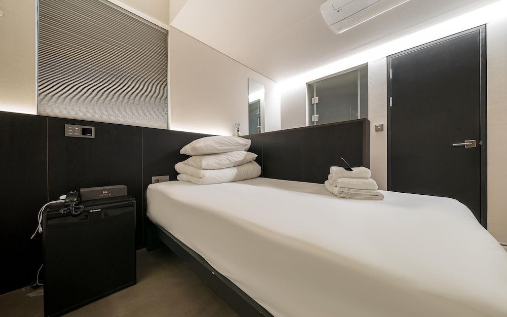 Cheonho Hotel H Room (Standard Twin (walking only Netflix a) 11