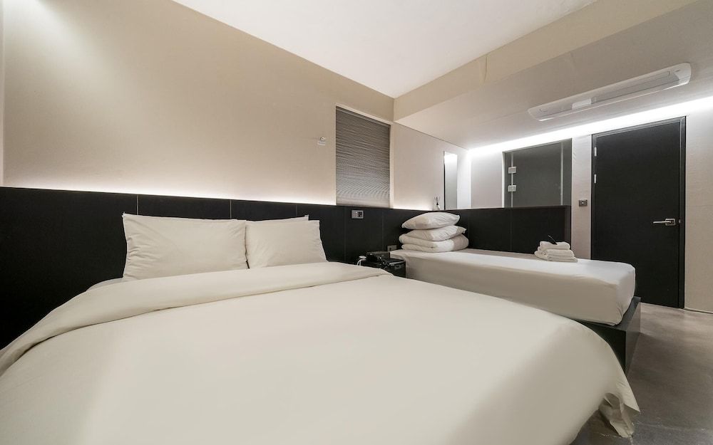 Cheonho Hotel H Room (Standard Twin (walking only Netflix a) 10