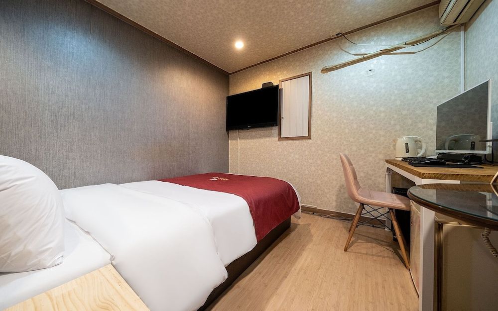 undefined Suyu Fan Motel 4