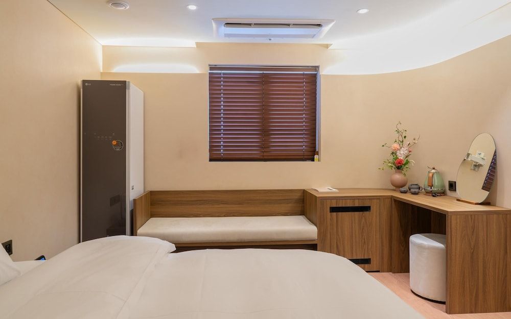 Jamsil Orosie Tourist Hotel - Orosie Room (Deluxe King (Simmons LG OLED 55 Style) 2