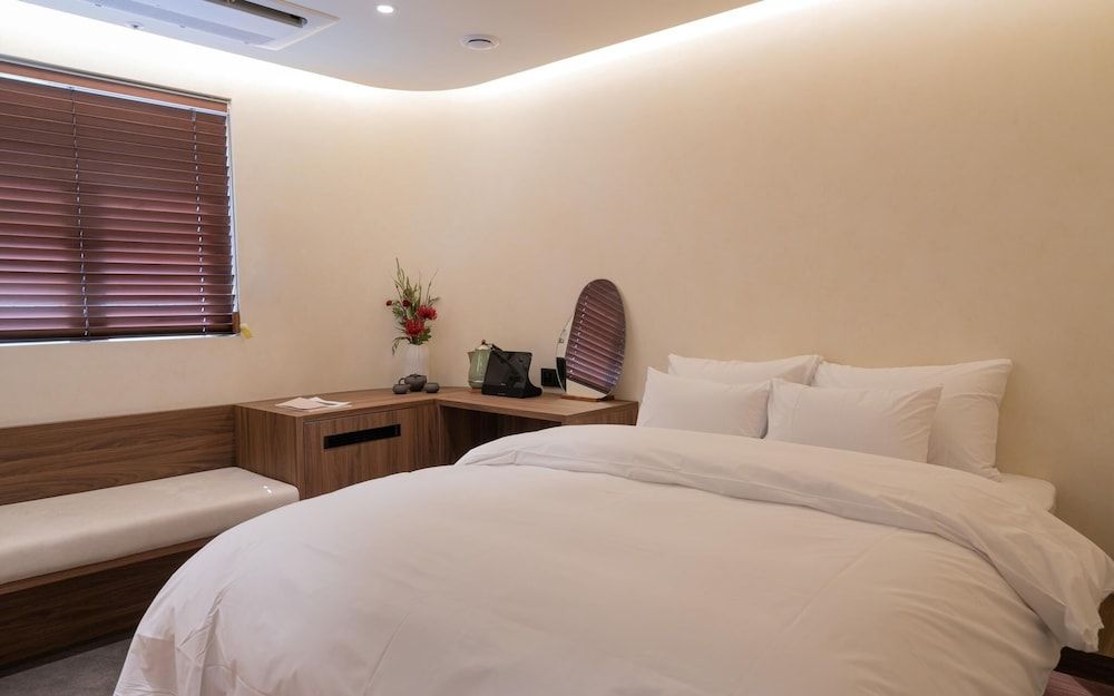 Jamsil Orosie Tourist Hotel - Orosie Room (Standard King (Simmons LG OLED 55 Sty) 3