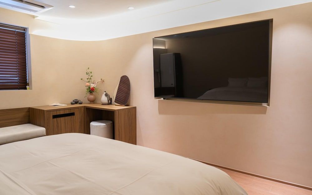Jamsil Orosie Tourist Hotel - Orosie Room (Deluxe King (Simmons LG OLED 55 Style) 6