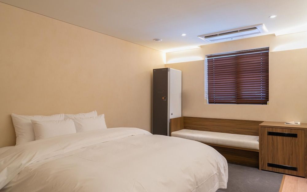 Jamsil Orosie Tourist Hotel - Orosie Room (Deluxe King (Simmons LG OLED 55 Style) 3